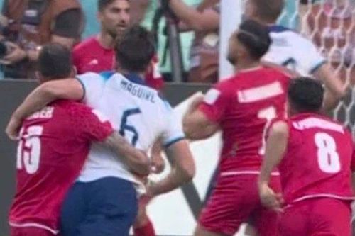 Tại sao Maguire không được hưởng phạt đền ở trận Anh vs Iran?
