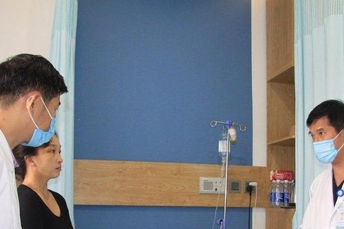 Phẫu thuật cắt bỏ dạ dày cho bệnh nhân 80 tuổi mắc ung thư