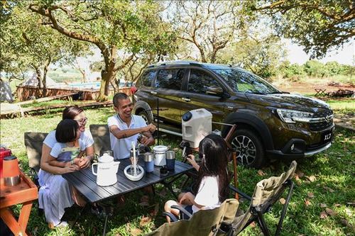Chồng đi làm bằng bán tải, vợ lái SUV để làm bạn với con mỗi ngày