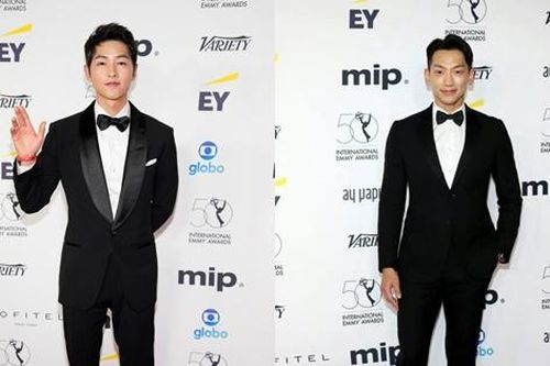 Song Joong Ki trẻ trung hội ngộ Bi Rain tại Lễ trao giải phim quốc tế Emmy