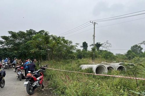Điều tra vụ thanh niên nằm chết giữa 2 ống cống