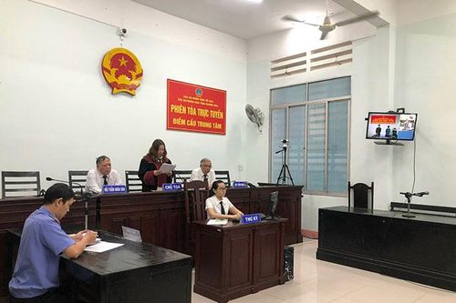 Rủ nhau trộm cắp ở bãi biển