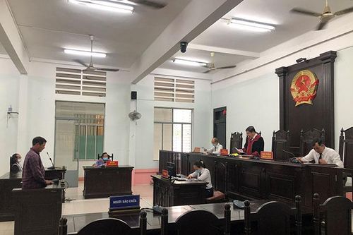 Lợi dụng trộm cắp khi bạn nhậu say