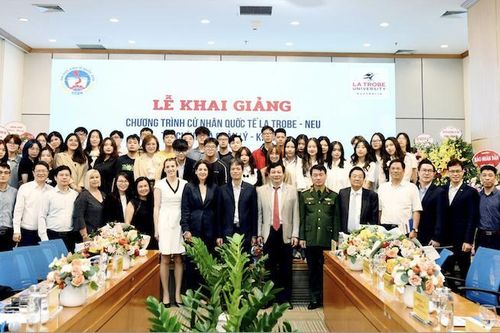 Năm đầu tiên ĐH Kinh tế Quốc dân và ĐH La Trobe, Úc triển khai chương trình đào tạo liên kết quốc tế