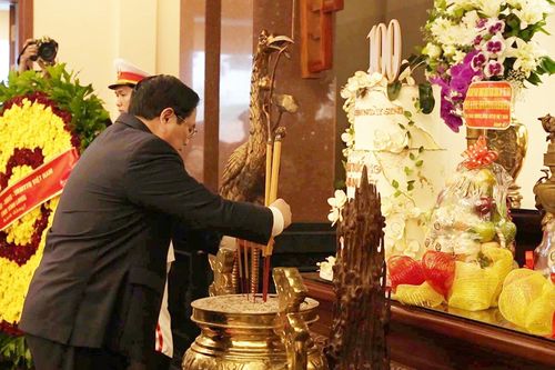 Thủ tướng Phạm Minh Chính dâng hương tưởng niệm Thủ tướng Võ Văn Kiệt