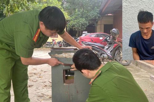 Đột nhập nhà dân, cậy két sắt để trộm vàng