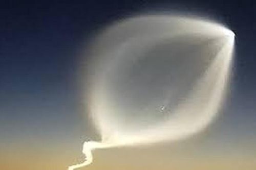 Xuất hiện 'vật thể bay khổng lồ như UFO' ở Trung Quốc