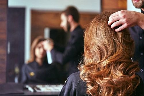 Vợ làm tóc chơi Tết, chồng đòi cắt cụt vì điều này