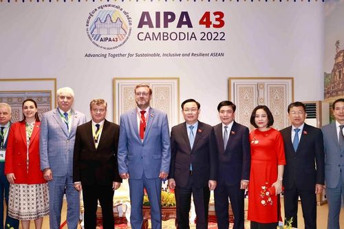 Chủ tịch Quốc hội Vương Đình Huệ gặp nhiều lãnh đạo cấp cao tại AIPA 43