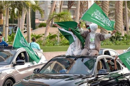 Ăn mừng chiến thắng kiểu 'có một không hai' của người Saudi Arabia