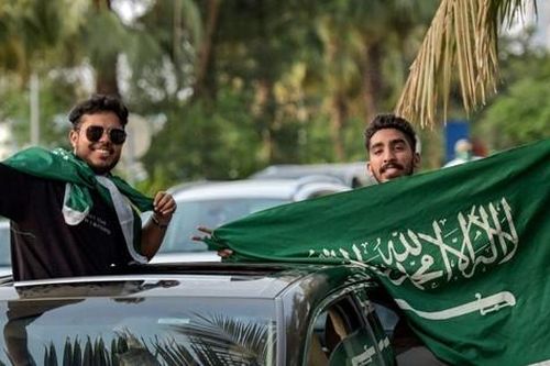 CĐV Saudi Arabia xả súng ăn mừng sau thắng lợi vĩ đại trước Argentina