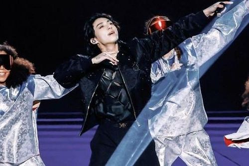 Vì sao FIFA chọn Jung Kook (BTS) biểu diễn khai mạc World Cup 2022?