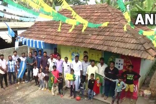 17 người chung tiền mua một căn nhà để tụ tập xem World Cup