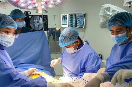 Bệnh nhân chi tiền 'khủng' dùng xung điện điều trị đau nửa người
