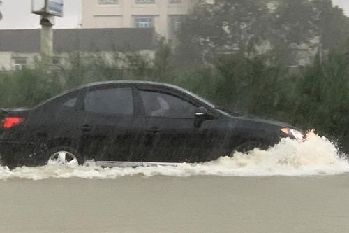 Nước ngập mênh mông do mưa lớn ở Hà Tĩnh