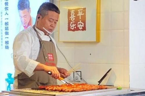 Triệu phú phá sản bán xúc xích đường phố để trả nợ