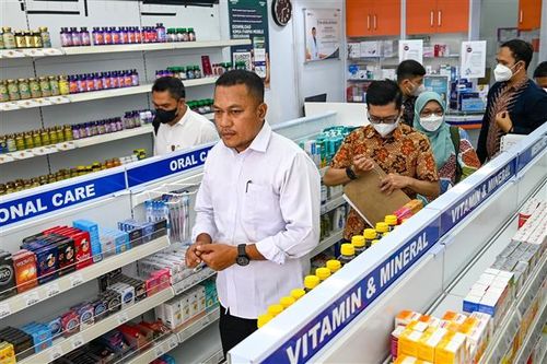 Indonesia điều tra cơ quan cấp phép siro ho gây suy thận ở trẻ em