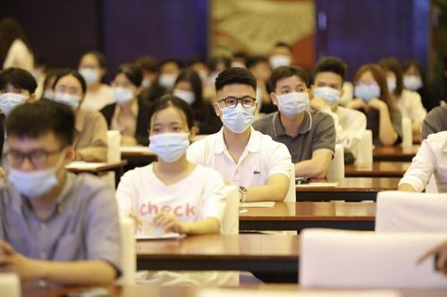 Hàng trăm kỹ sư, cử nhân tham gia kỳ thi tuyển dụng của Samsung
