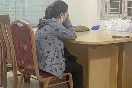 Công an phường khuyên giải người phụ nữ định 'gieo sầu' trên cầu Bính