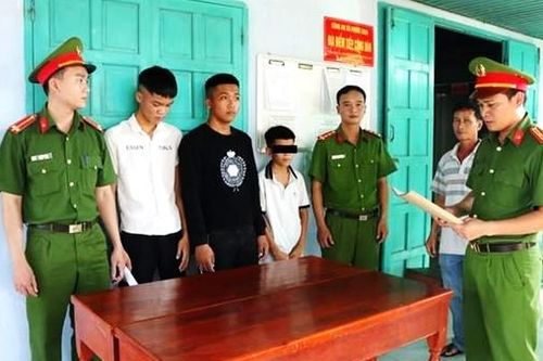Rủ bạn mang dao trả thù, hai đối tượng bị khởi tố