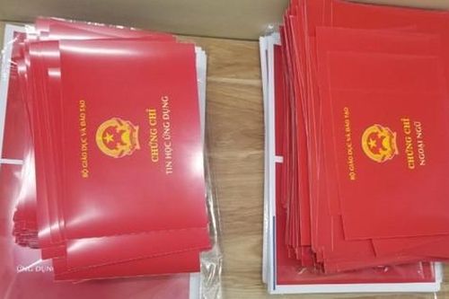 Bắt nhóm đối tượng làm giả chứng chỉ, học bạ, bằng Đại học, Thạc sĩ...