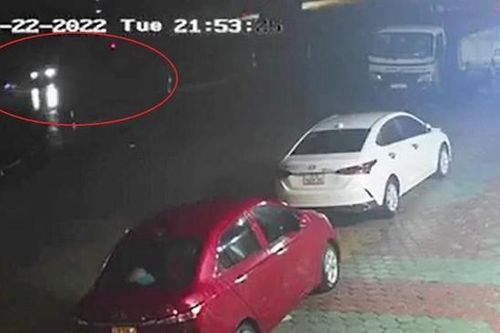 Truy tìm chiếc xe ô tô gây tai nạn khiến nữ công nhân môi trường tử vong