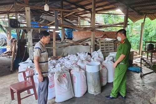 Quảng Nam: Phát hiện 1.800 kg mỡ động vật không rõ nguồn gốc