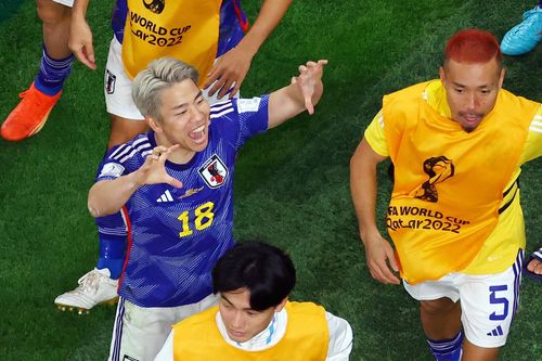 CLB Bundesliga xin lỗi khi ăn mừng bàn thắng của tiền đạo Nhật Bản