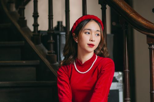 Đặt may trước 2 tháng để có 10 bộ áo dài diện Tết