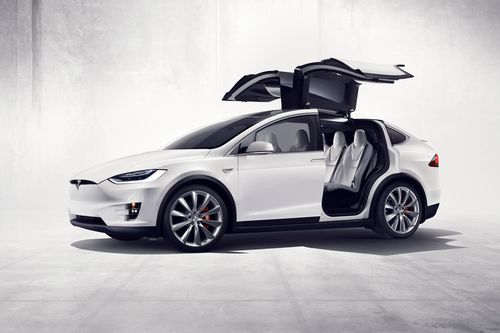 Bị phạt gần 1.400 USD vì gọi Model X là 'đồ chơi tự sát'