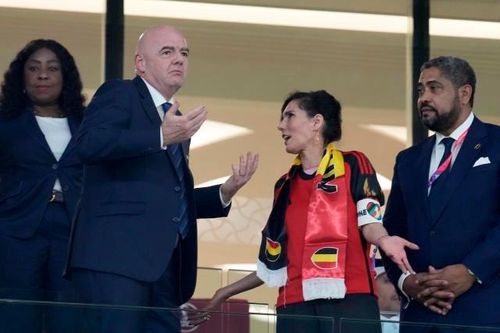 Ngoại trưởng Bỉ thách thức FIFA