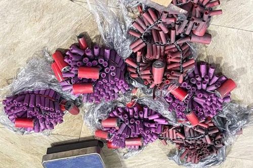 Hà Nội: Phát hiện thu giữ gần 12kg pháo nổ trong kiện hàng chuyển phát nhanh