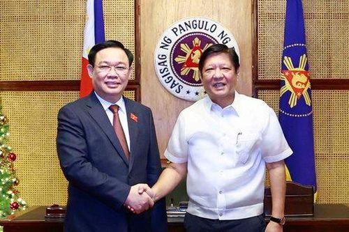 Chủ tịch Quốc hội Vương Đình Huệ hội kiến Tổng thống Philippines