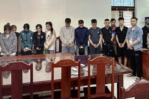 Thanh Hóa: Bắt quả tang 15 đối tượng tổ chức, sử dụng trái phép ma túy