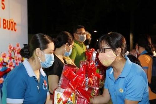 TPHCM: Hơn 140 tỷ đồng chăm lo công nhân lao động khó khăn dịp tết