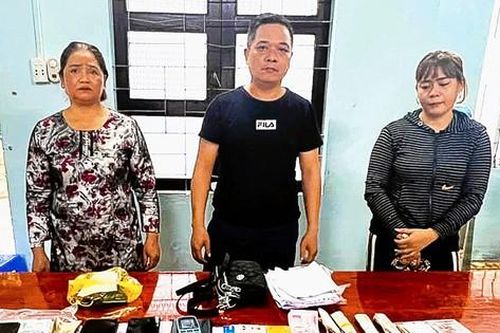 Quảng Ngãi: Bắt nhóm đối tượng cho vay nặng lãi, thu giữ sổ nợ hơn 10.000 trang
