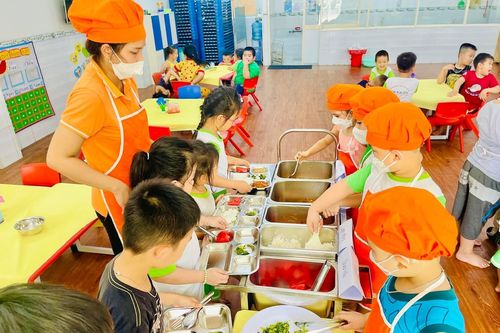Lãnh đạo nhà trường phải chịu trách nhiệm kiểm soát nguồn thực phẩm của bếp ăn