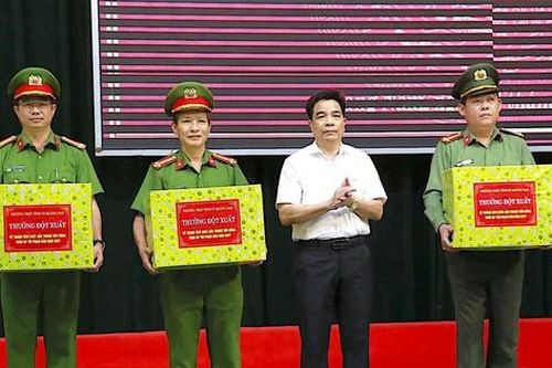 Vụ Công ty tài chính mua bán dữ liệu, ghép ảnh vu khống người vay: Thưởng nóng lực lượng điều tra