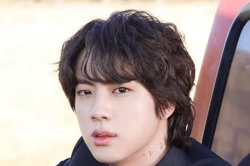 Thành viên đầu tiên của BTS nhập ngũ