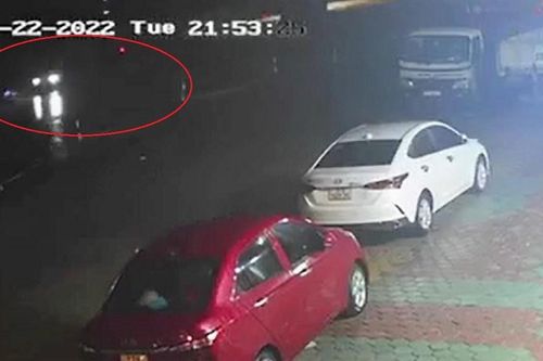 Truy tìm xe ô tô đâm nữ lao công tử vong rồi bỏ chạy