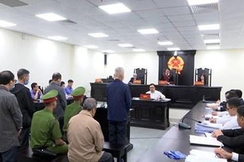 Cựu Thứ trưởng Bộ Y tế Cao Minh Quang lĩnh 30 tháng tù treo