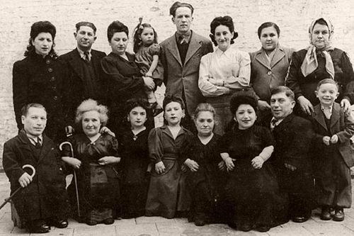 Bảy người lùn ở trại tử thần Auschwitz