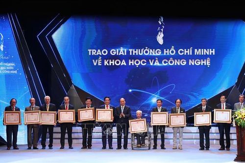 Sức sống bền bỉ của khoa học lý luận chính trị trong giáo dục chính trị - đạo đức cho các thế hệ