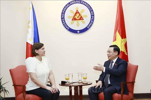 Chủ tịch Quốc hội Vương Đình Huệ hội kiến Phó Tổng thống Philippines