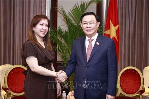 Chủ tịch Quốc hội tiếp Chủ tịch kiêm CEO Tổng Công ty thương mại quốc tế Philippines
