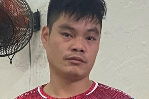 Nhân viên trộm 2 xe máy của chủ nhưng lại làm mất một chiếc, đi lang thang rồi bị bắt