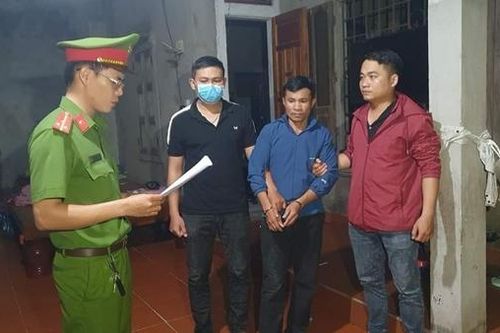 Bị bắt khi đang 'om' gần nửa tạ thuốc nổ