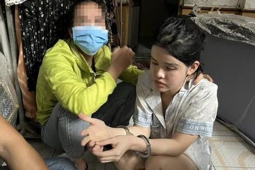 Con gái và cha bị bắt khi đang cất giấu 9,5kg ma túy trong tã trẻ em