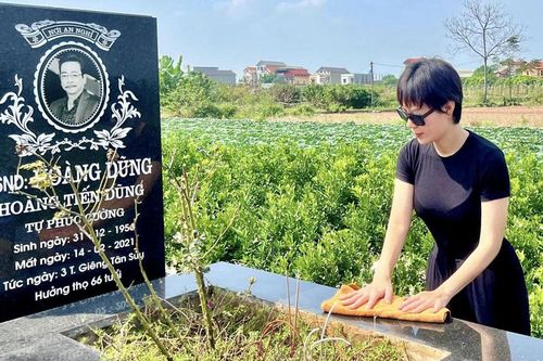 Sao Việt 24/11: Thanh Hương 'Người phán xử' thăm mộ NSND Hoàng Dũng
