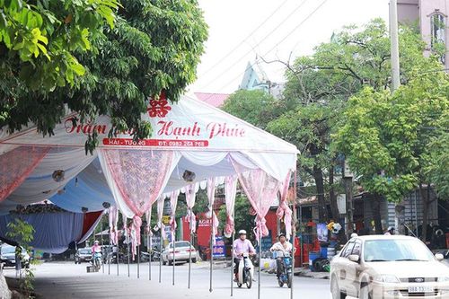 Dựng rạp cưới giữa đường khác gì thỏa hiệp với thần chết